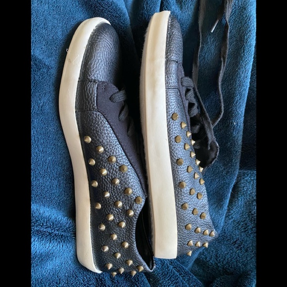 Faux leather stud sneaker - Picture 4 of 7